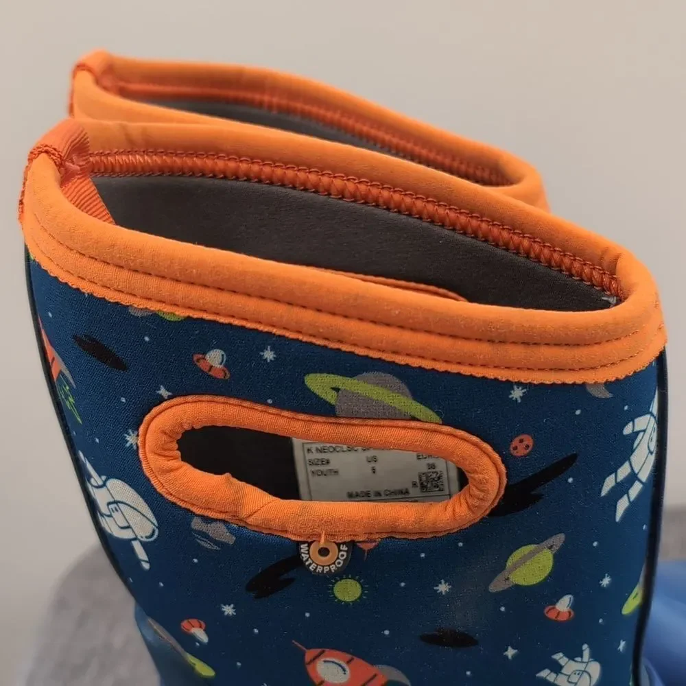Bogs Neo-Classic Blue Space Spaceman Print Kid's Waterproof Winter Boots Sz 5
